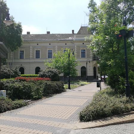 Deák Panzió Acomodação com café da manhã Nagykoros Exterior foto
