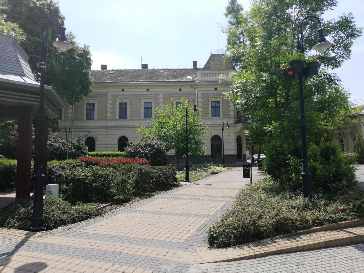 Deák Panzió Acomodação com café da manhã Nagykoros Exterior foto