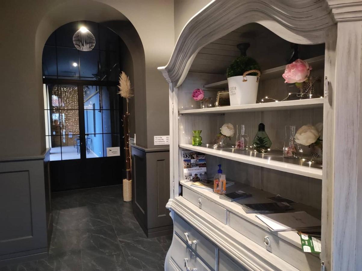 Deák Panzió Acomodação com café da manhã Nagykoros Exterior foto